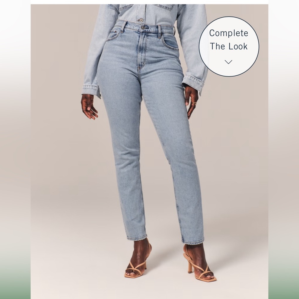 Abercrombie Curve Love Ultra High Rise 90s Slim Straight Jean